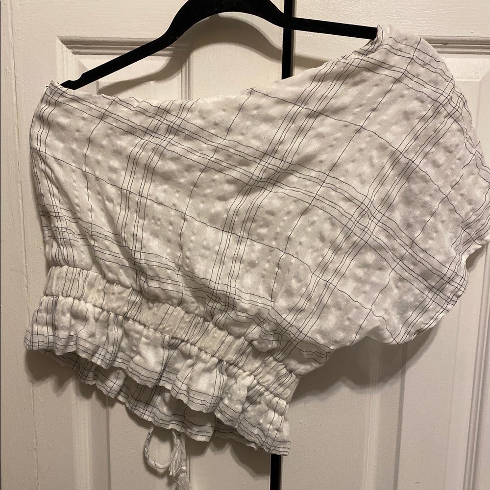 One shoulder shirt